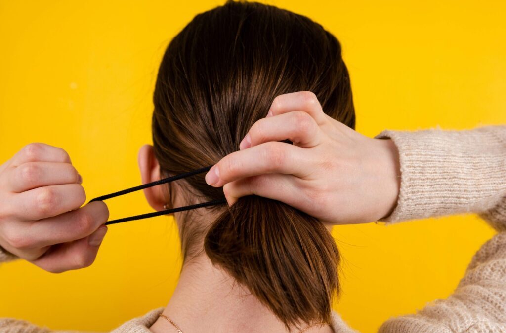 Comprendre les causes des cheveux abîmés